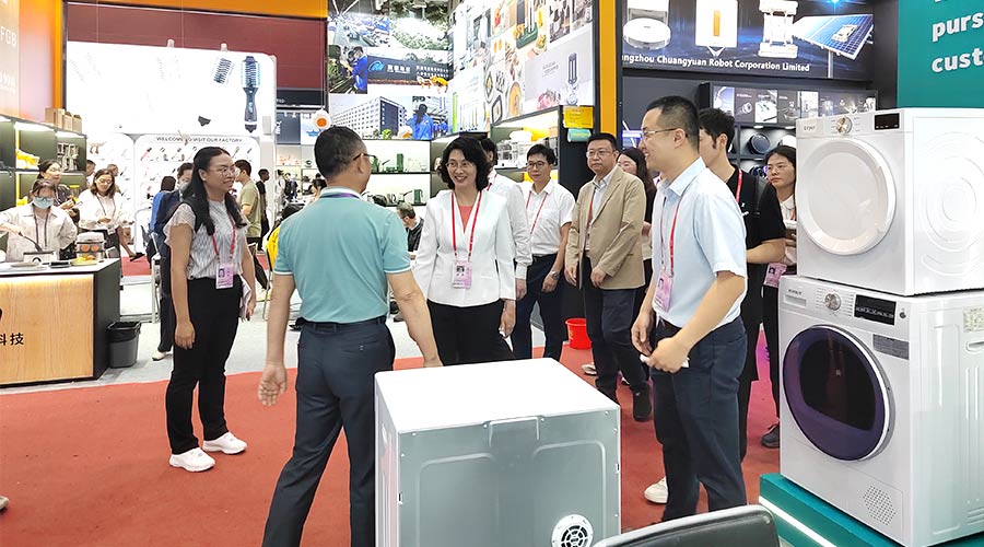 廣交會迎來大咖！江門市市長親臨金環電器展位參觀交流